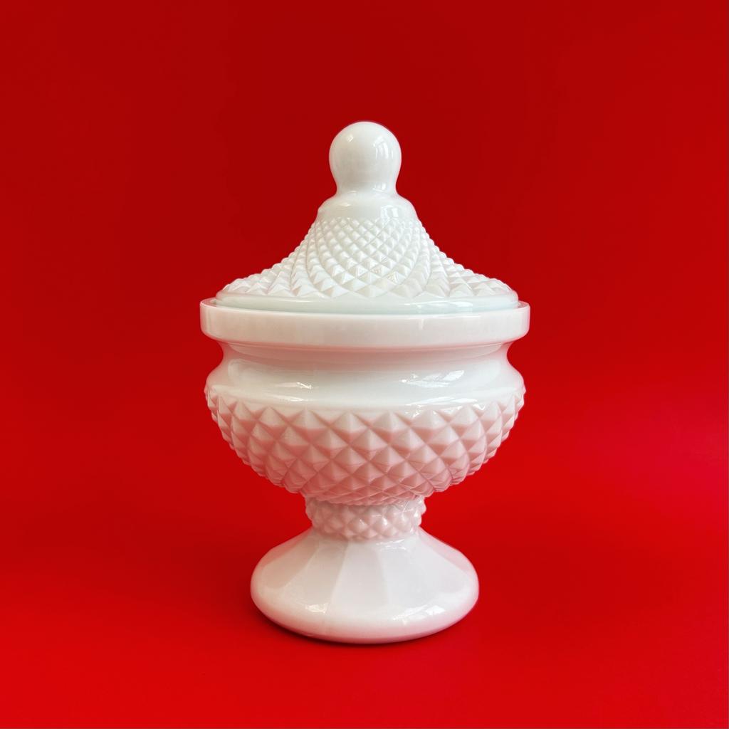 Бисквитница/конфетница из молочного стекла