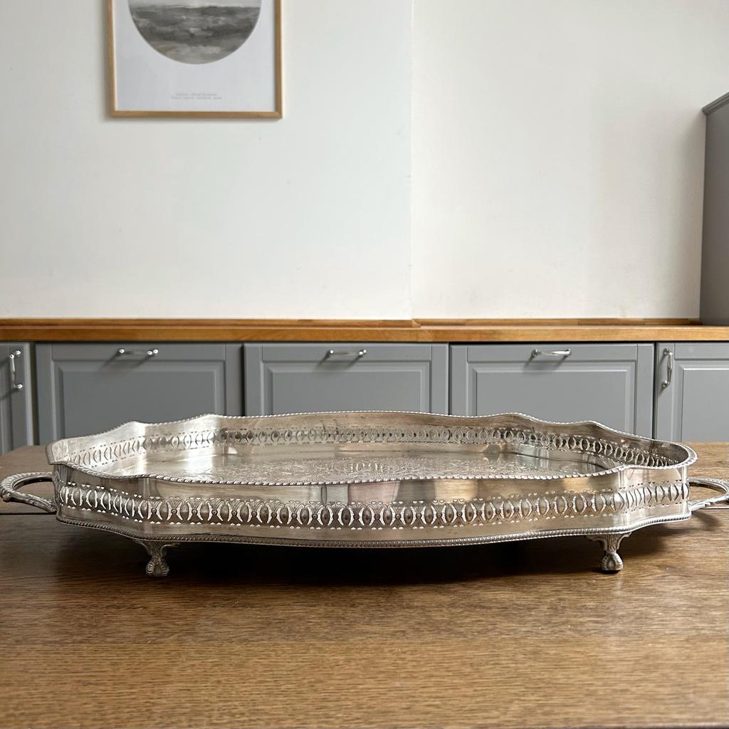 Огромный поднос на лапках с ручками, Англия