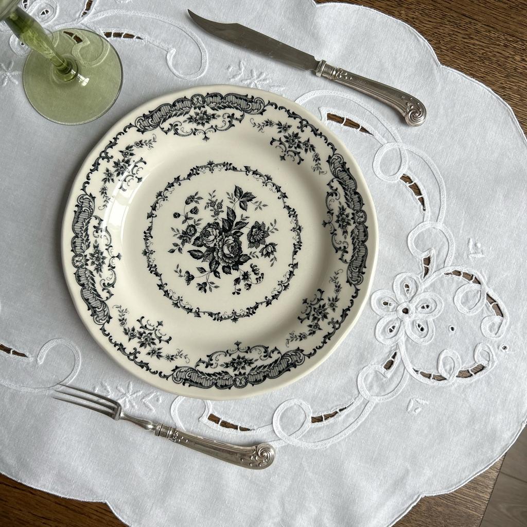 Большая овальная салфетка ручной работы