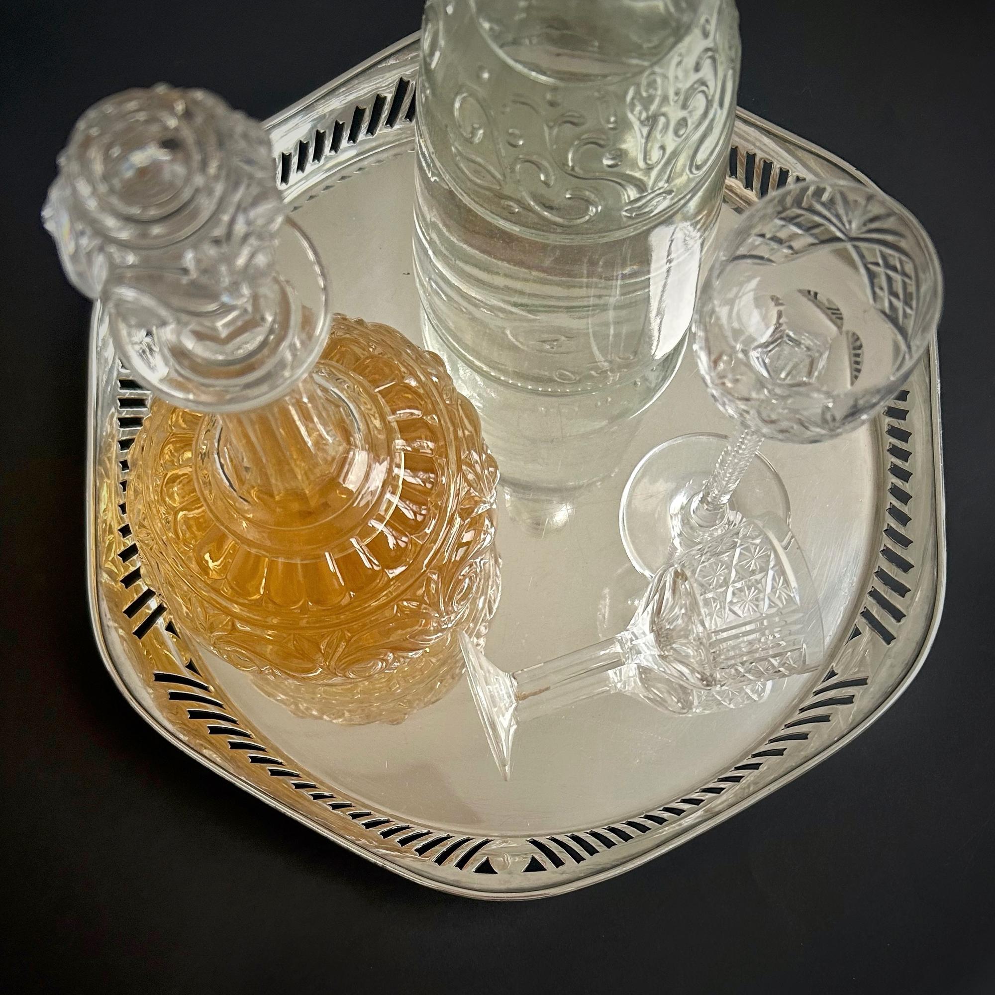 Галерейный поднос, Англия