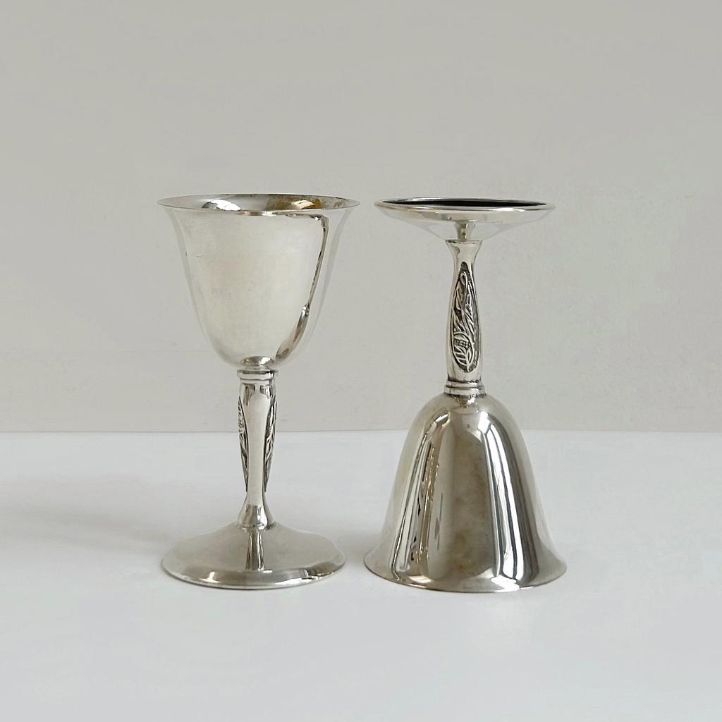 Пара рюмок, Англия