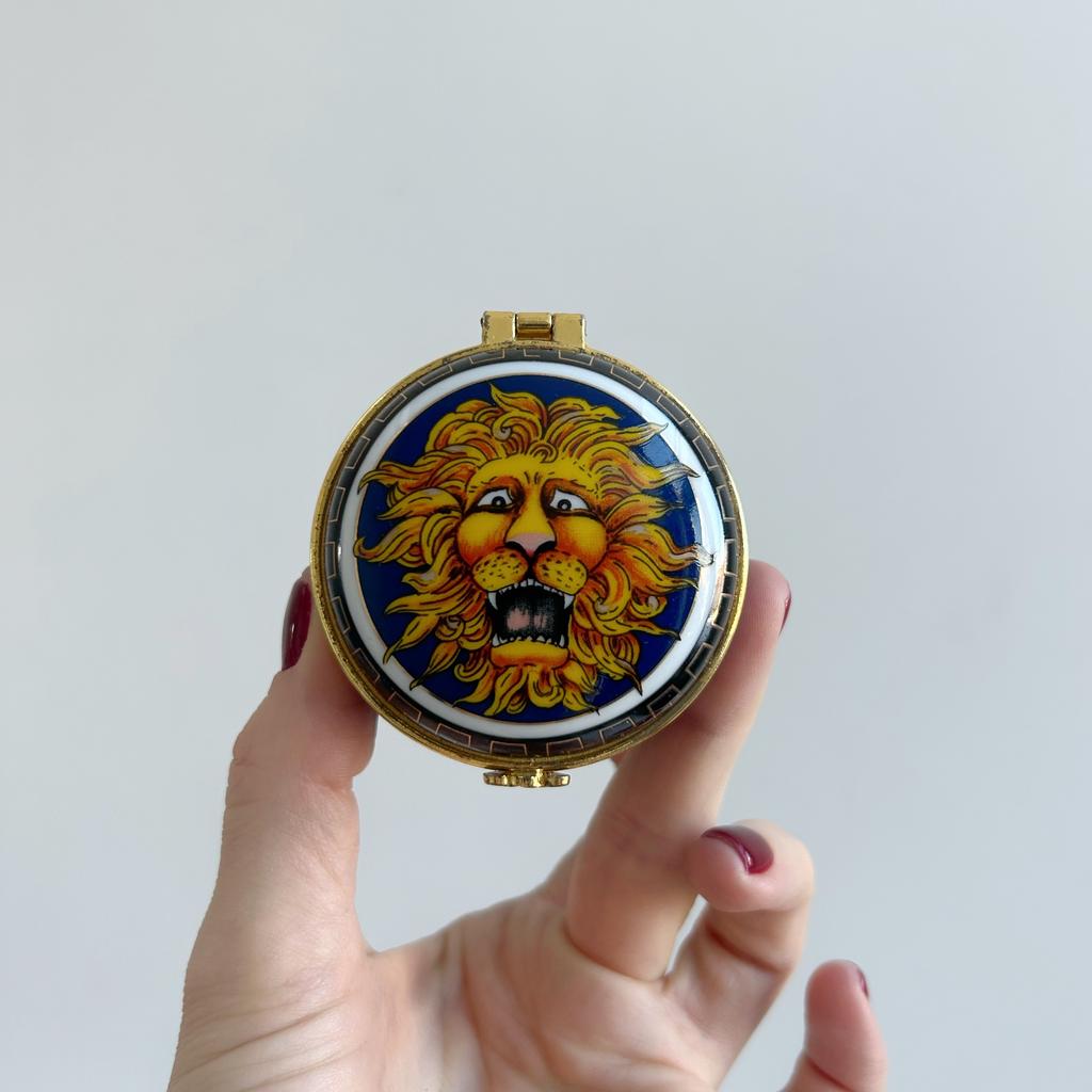 Большая шкатулка/пилюльница со львом