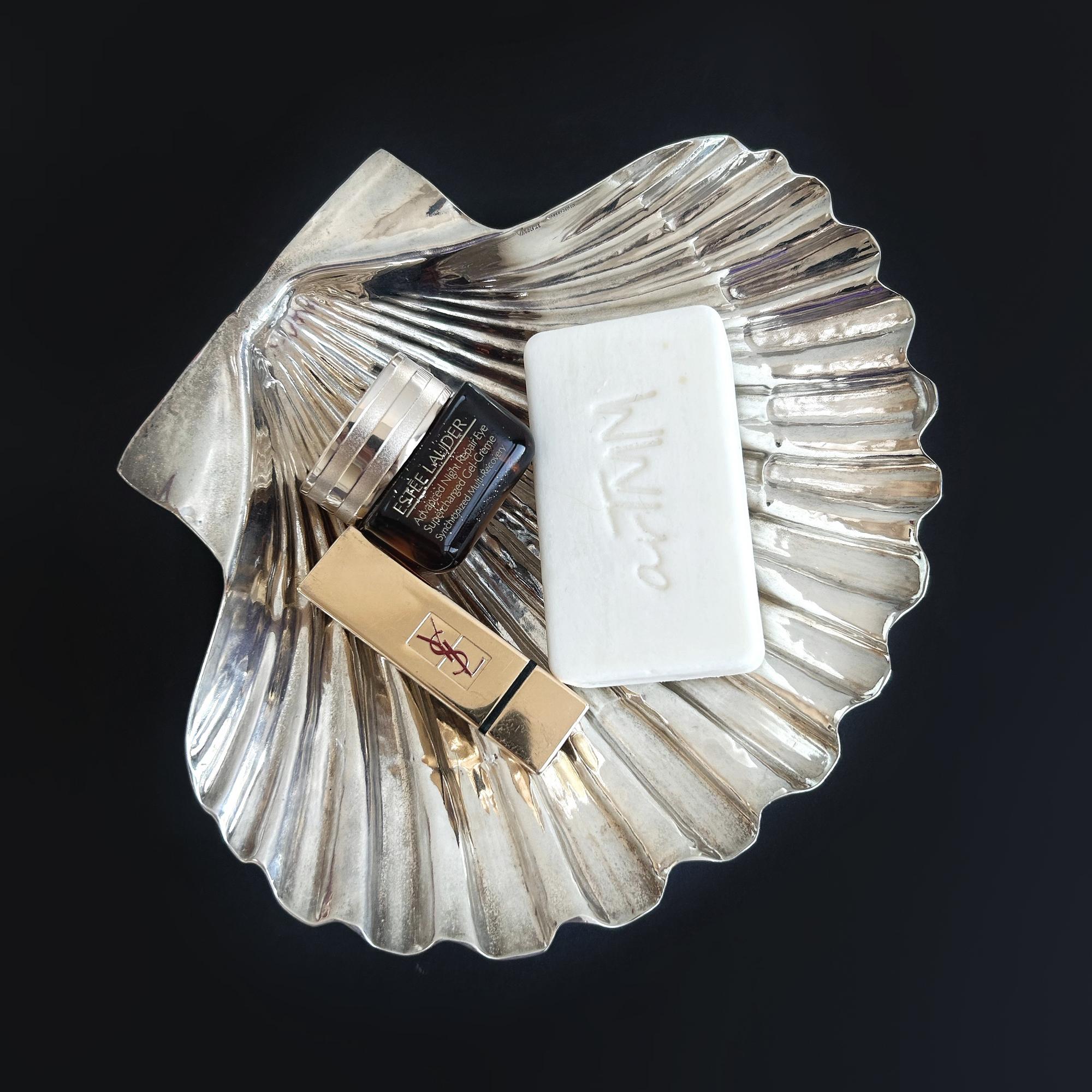 Блюдо в виде ракушки «Гребешок» на ножках-шариках