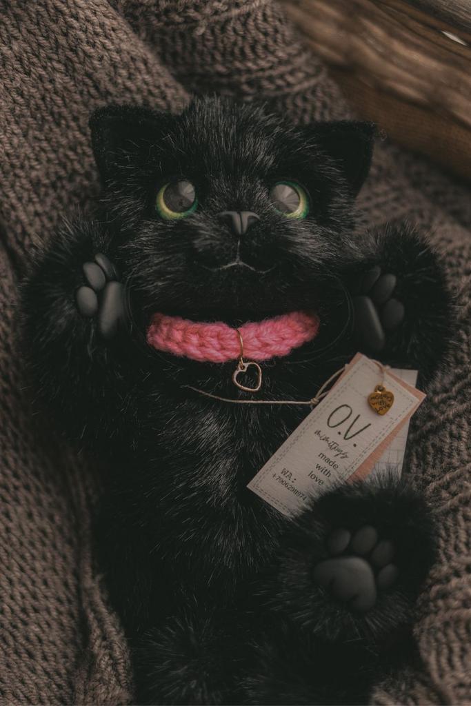 Игрушка ручной работы "Чёрный котик"