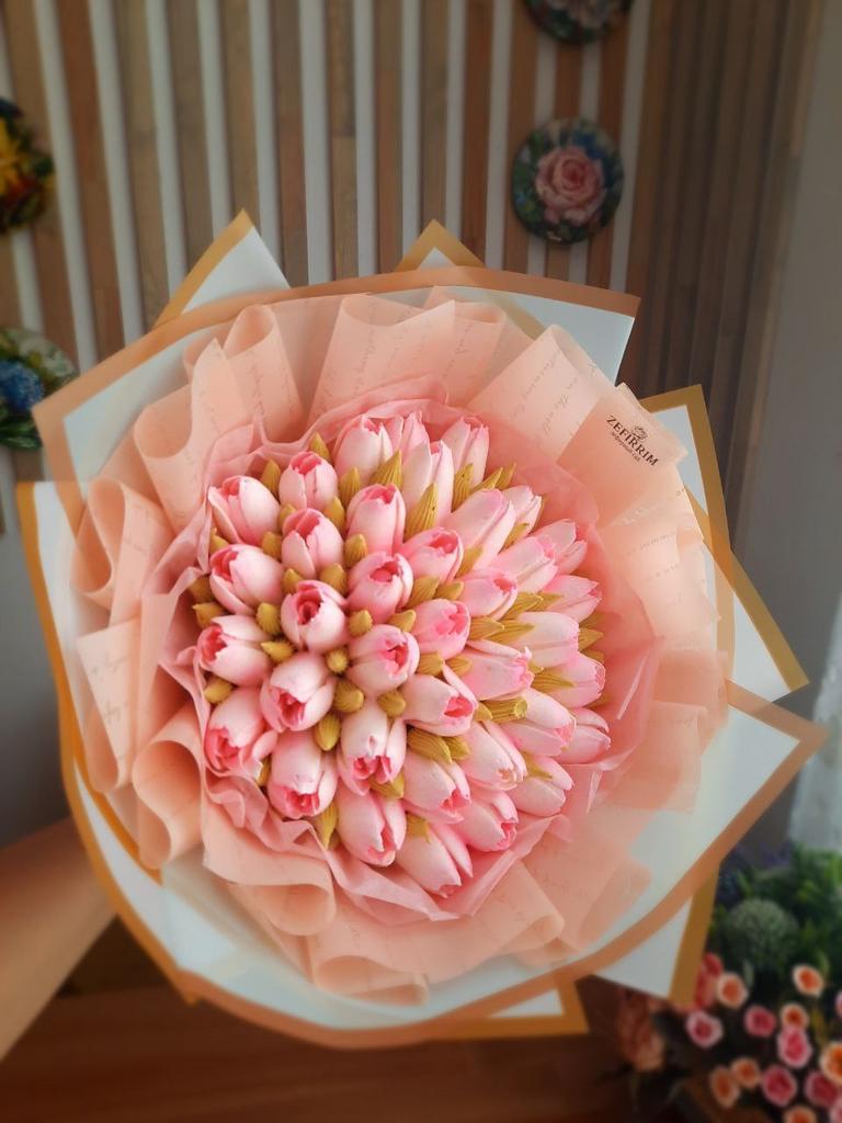 Лидер продаж. Монобукет из 33  розовых тюльпанов