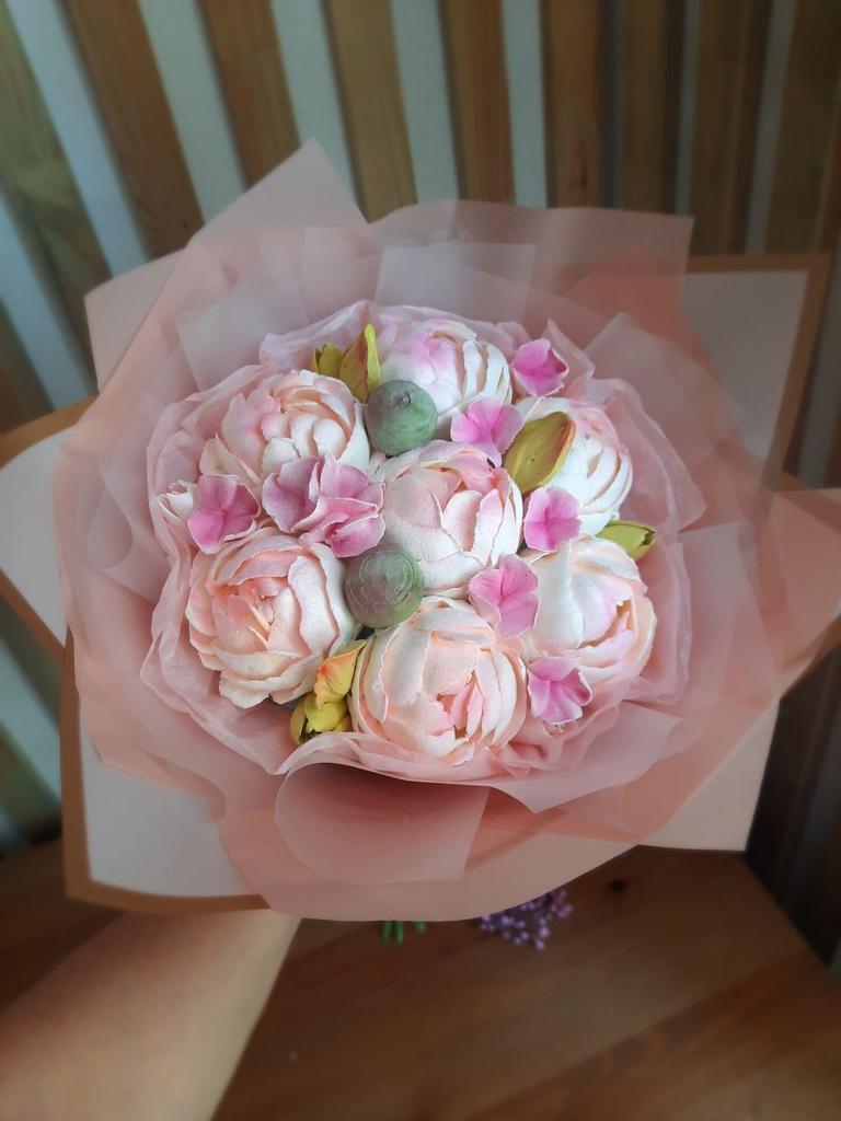 Букет из 7 пионов D30