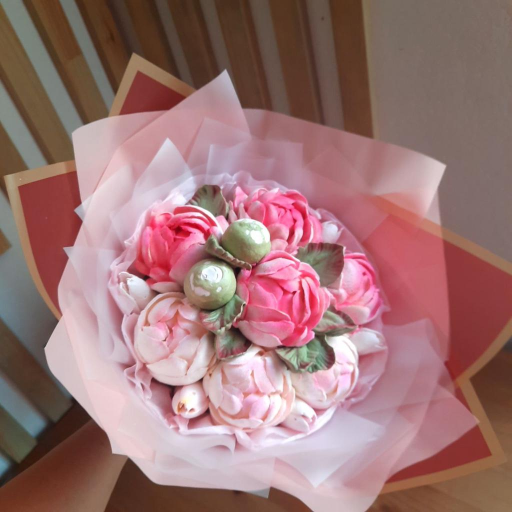 микс из 7 белых и розовых пионов D30