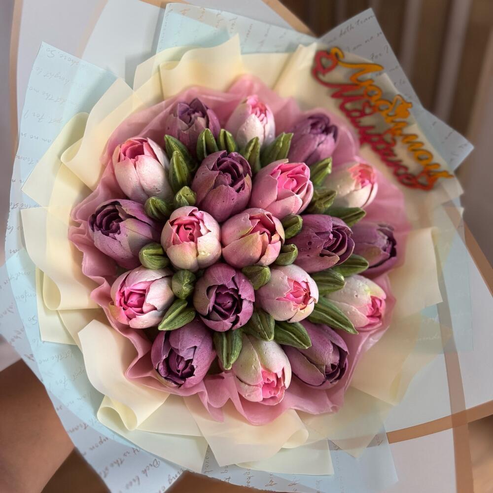 Букет для любимой мамы из 19 пионовидных тюльпанов