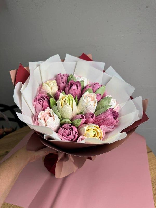 Новинка! Микс из белых и фиолетовых тюльпанов