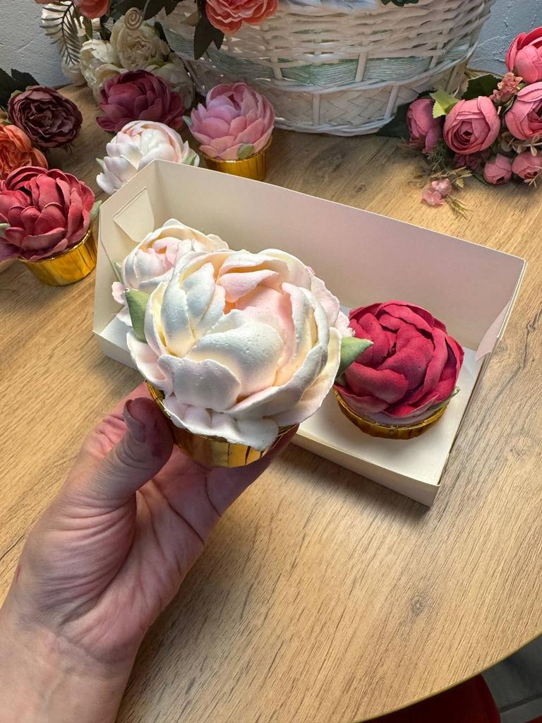 Набор из трех капкейков Пионы