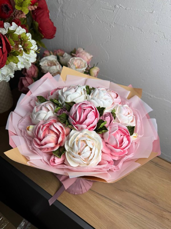 Новинка! Большой букет пионов в бело-розовых тонах