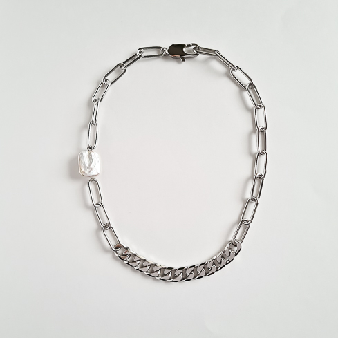 Колье-цепь серебристое с барочной жемчужиной