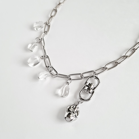 Колье-цепь серебристое с бусинами из горного хрусталя