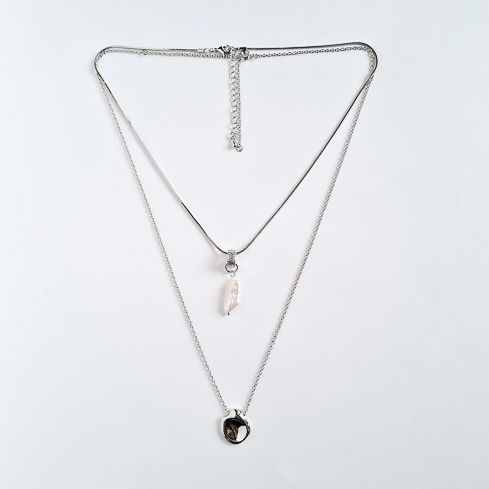 Сет из двух подвесок с барочной жемчужиной и медалькой