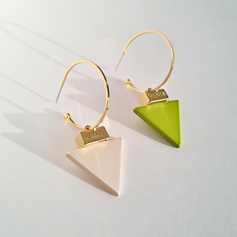 Серьги NUANCE золотистые треугольники на кольцах