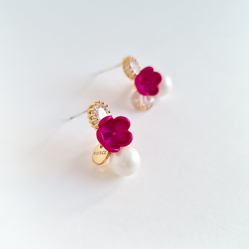 Серьги NUANCE фуксия цветок с кристаллами и жемчугом