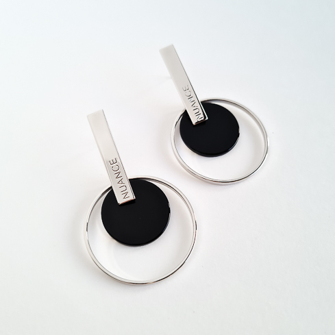 Серьги NUANCE серебристые с кольцом и чёрной медалькой