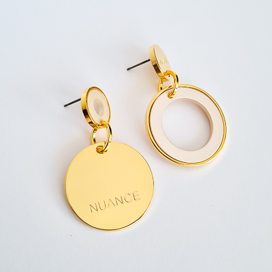 Серьги NUANCE золотистые медальки с белыми кольцами