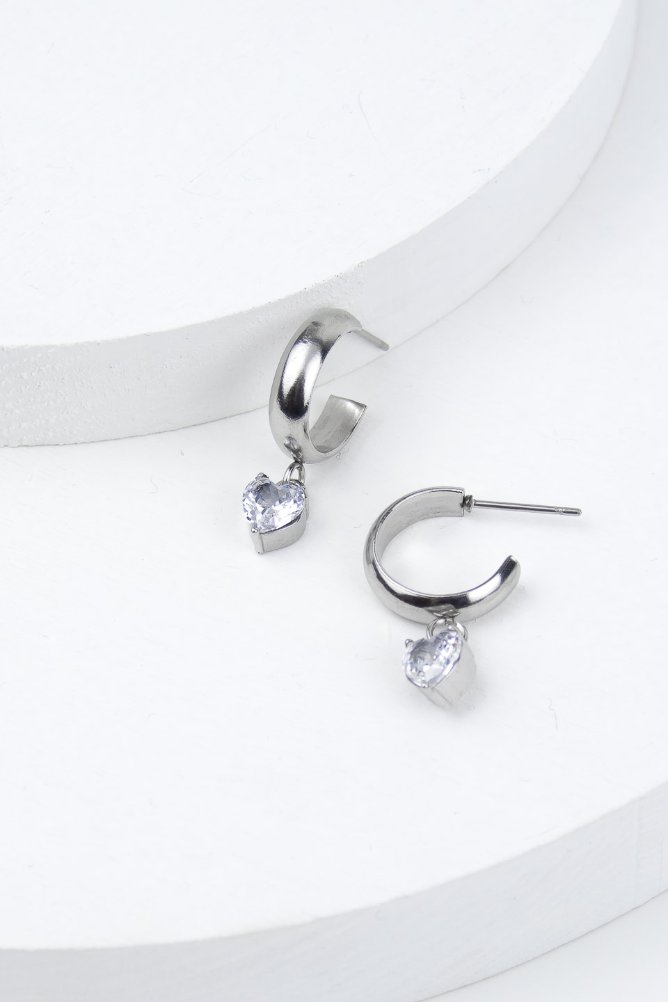 Серьги ELINICE серебристые с подвесным кристаллом сердечком