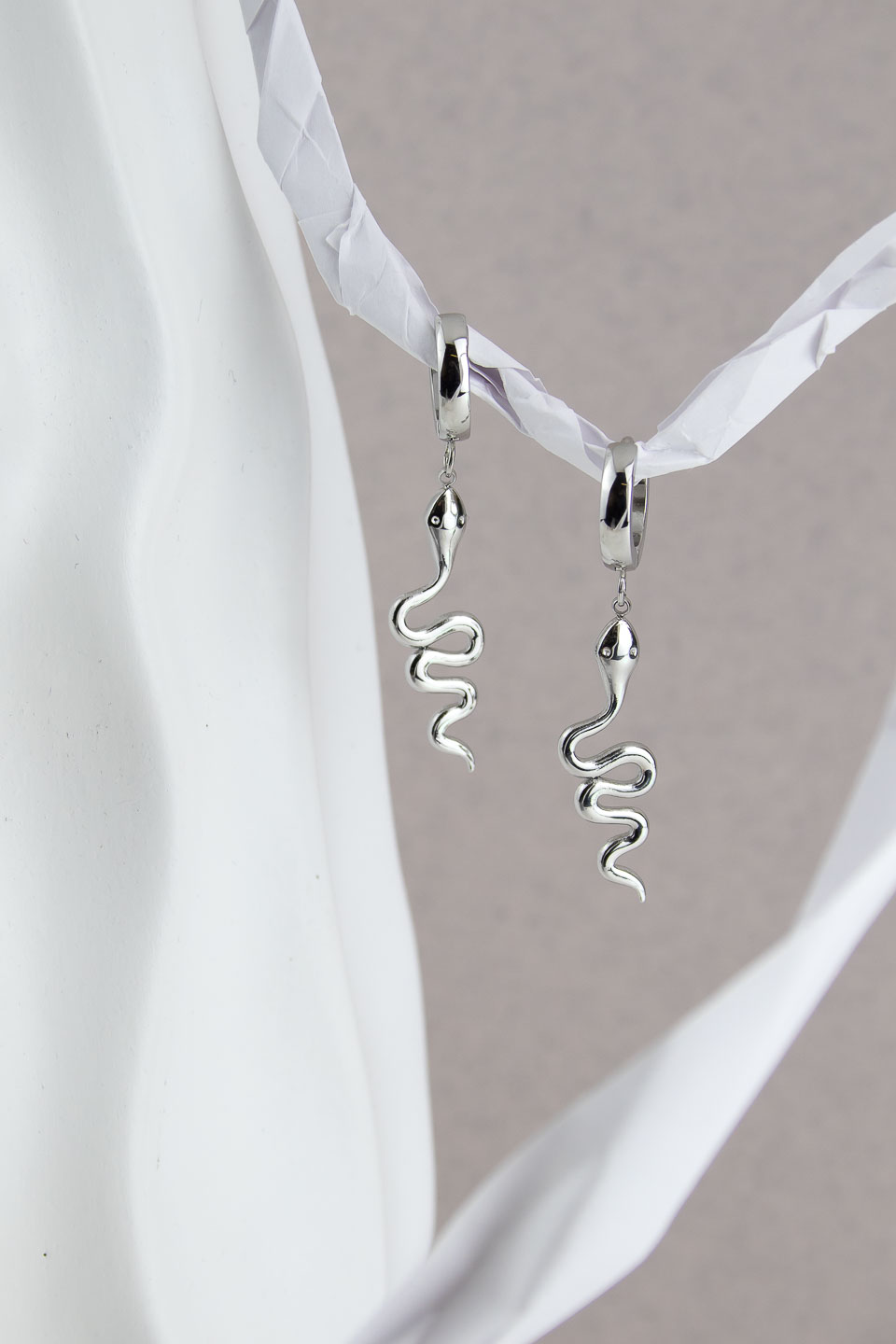 Серьги ELINICE серебристые змейки на кольцах