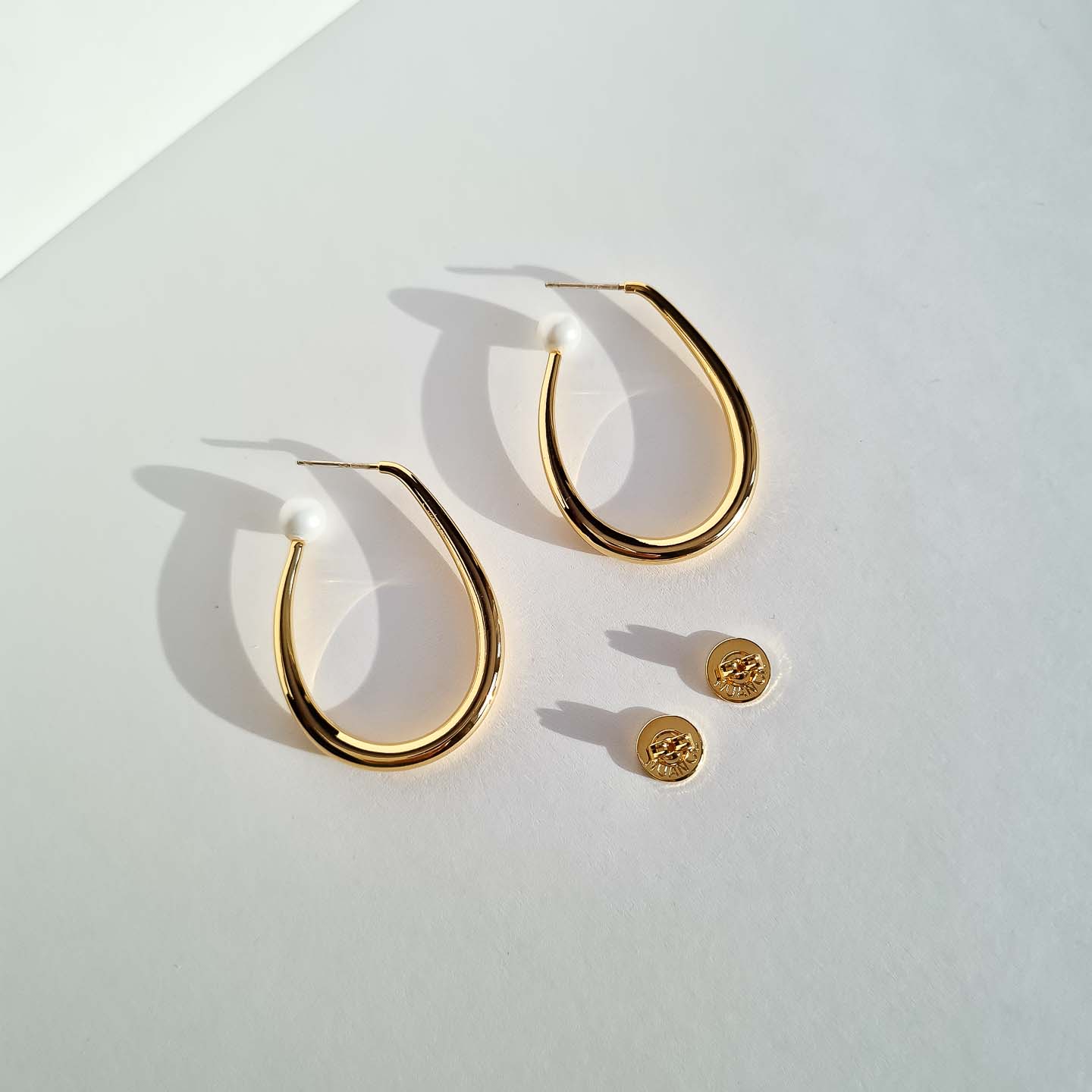 Серьги NUANCE золотистые лаконичные с жемчугом