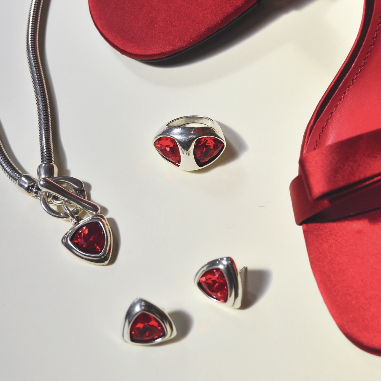 Серьги пусеты крупные CICLON 251608-03 Алый