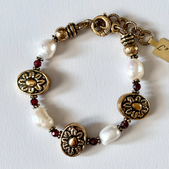 Браслет с жемчугом и гранатом ALCOZER & J B48FL24