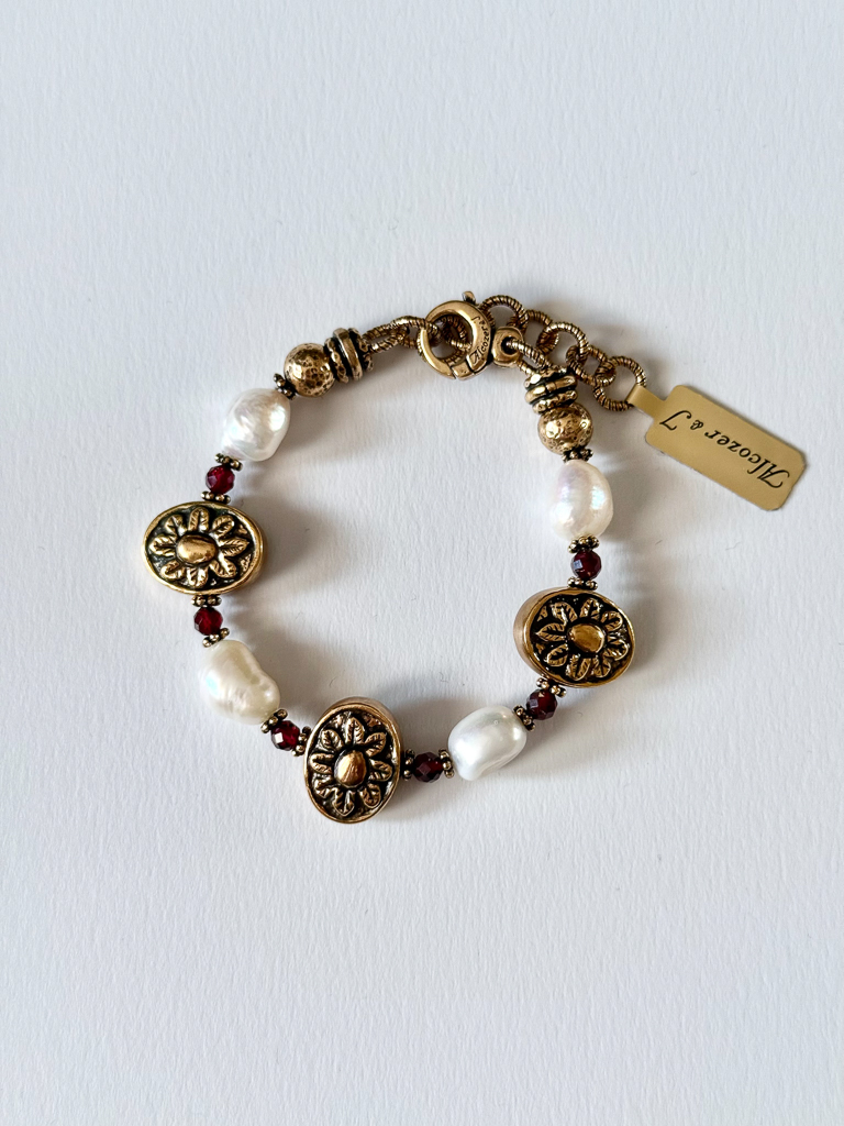 Браслет с жемчугом и гранатом ALCOZER & J B48FL24