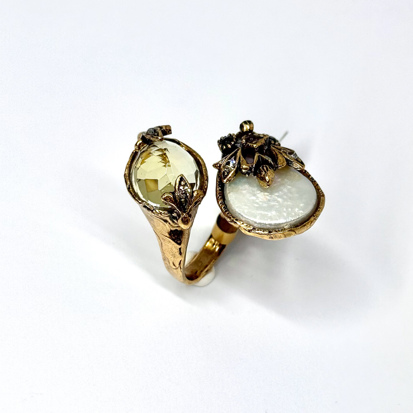 Кольцо с празиолитом, жемчугом, изумрудом и Swarovski ALCOZER & J A118FR24