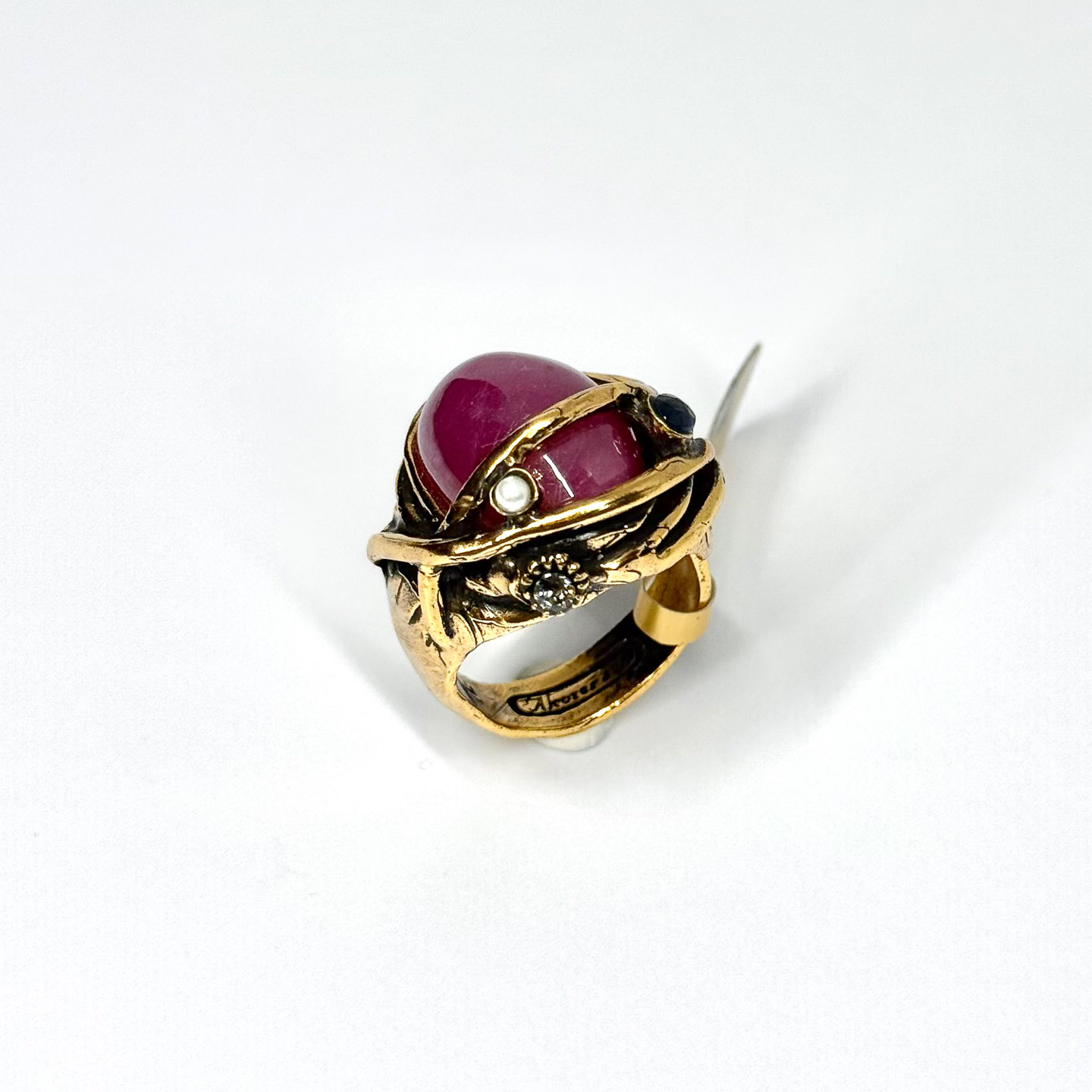 Кольцо с рубином, сапфиром, жемчугом и Swarovski ALCOZER & J A128ID24