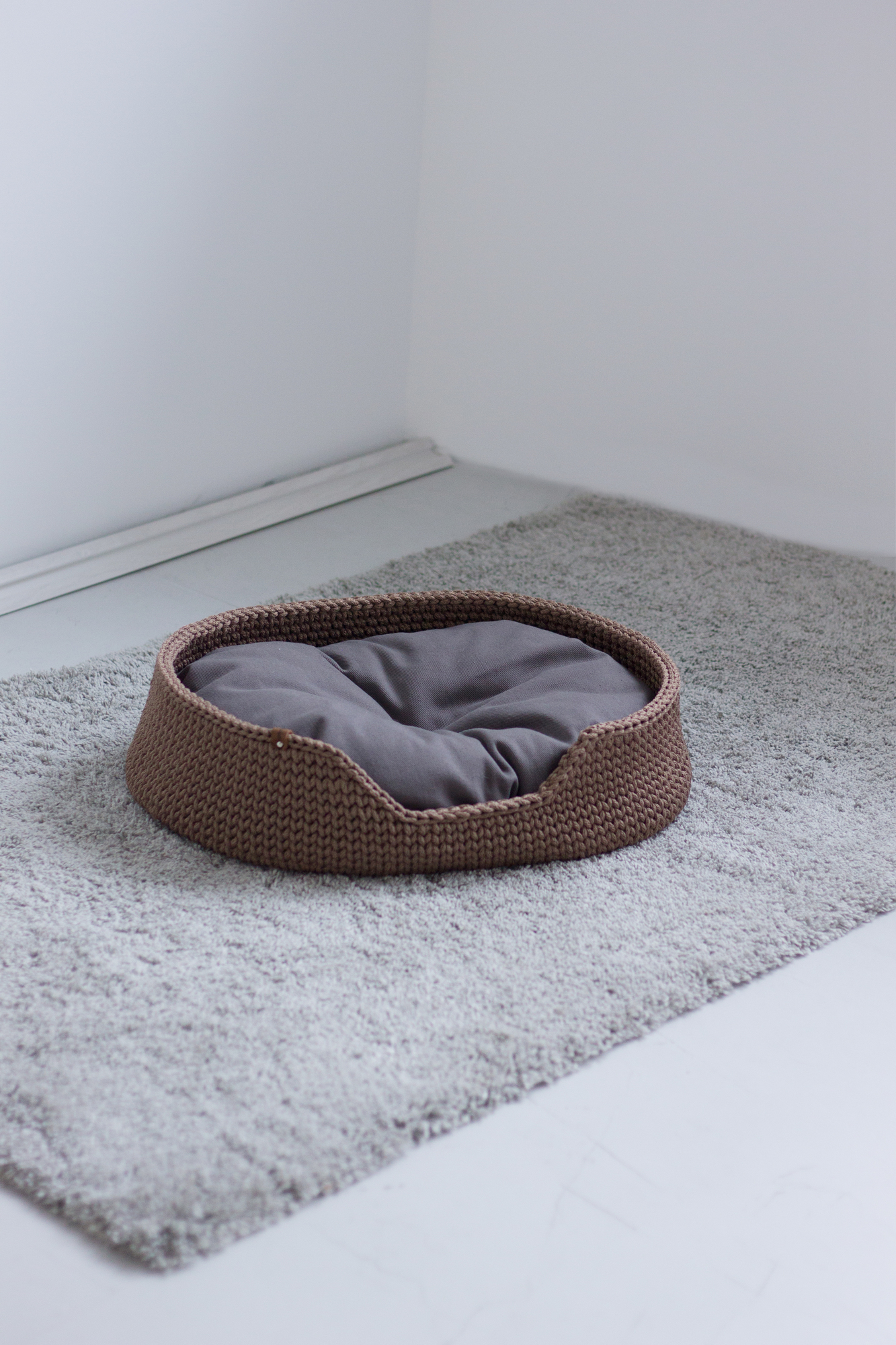 Вязанная лежанка 50х35  (на заказ)