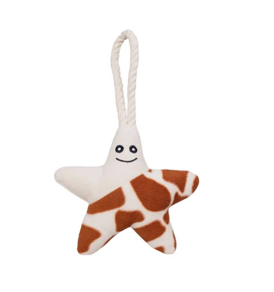 Игрушка Mr.Kranch для собак мелких и средних пород Звездочка с канатом и пищалкой 26х16х5см бежево-пятнистая