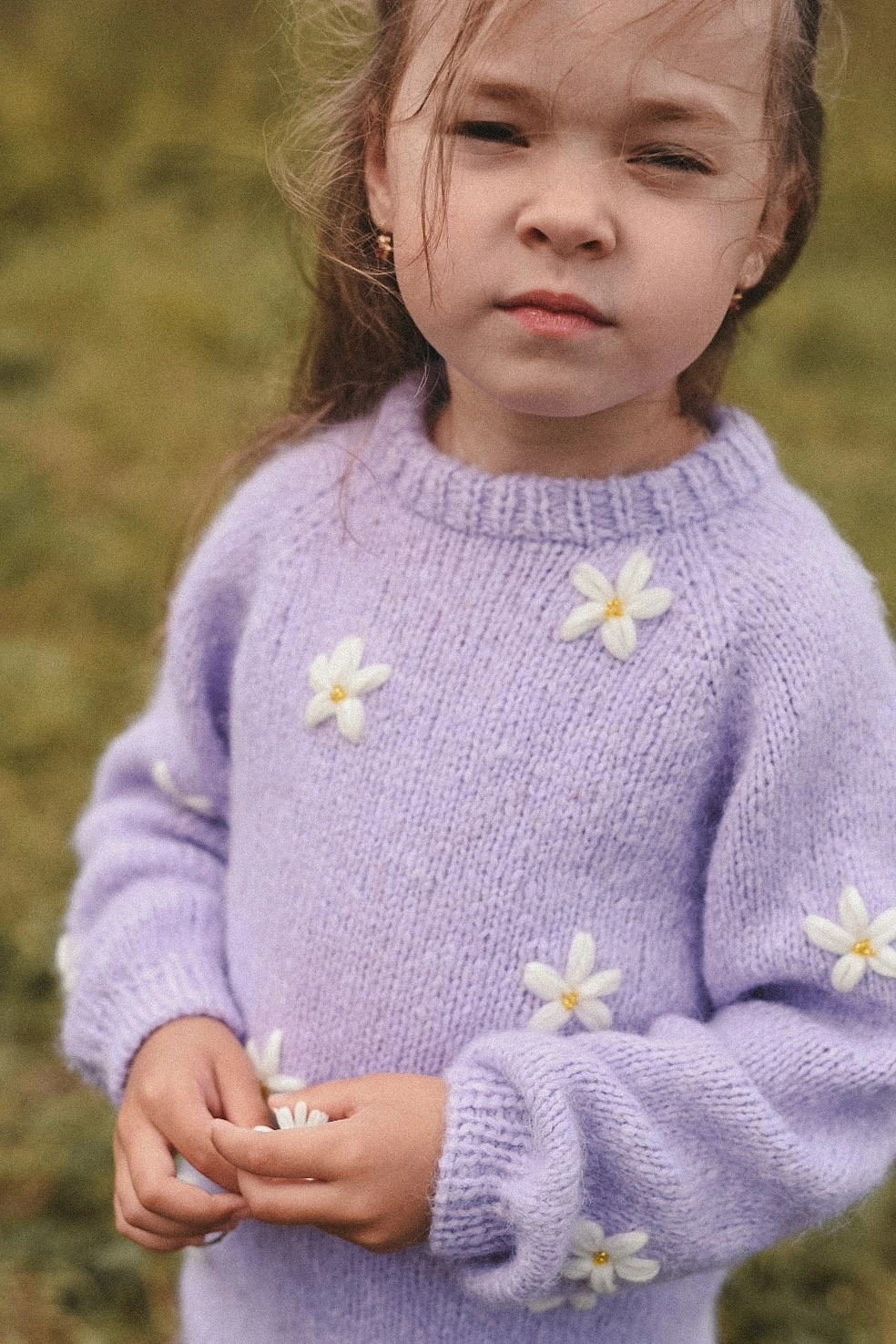 Ромашковый свитер