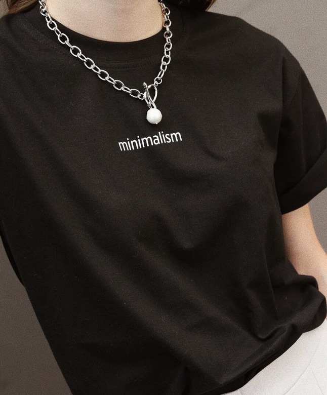 Базовая футболка с надписью "minimalism"