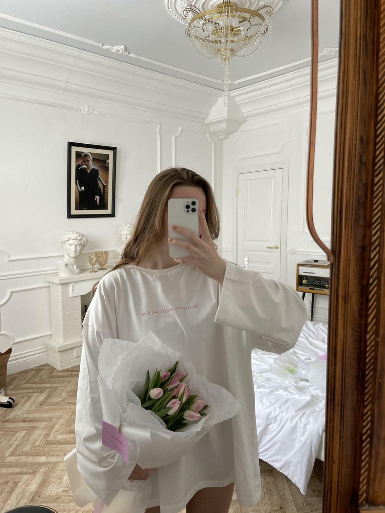 Оверсайз лонгслив с надписью "твои мечты имеют значение"