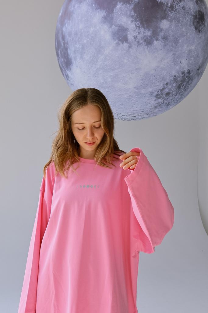 Оверсайз лонгслив с фазами луны в цвете серый металлик