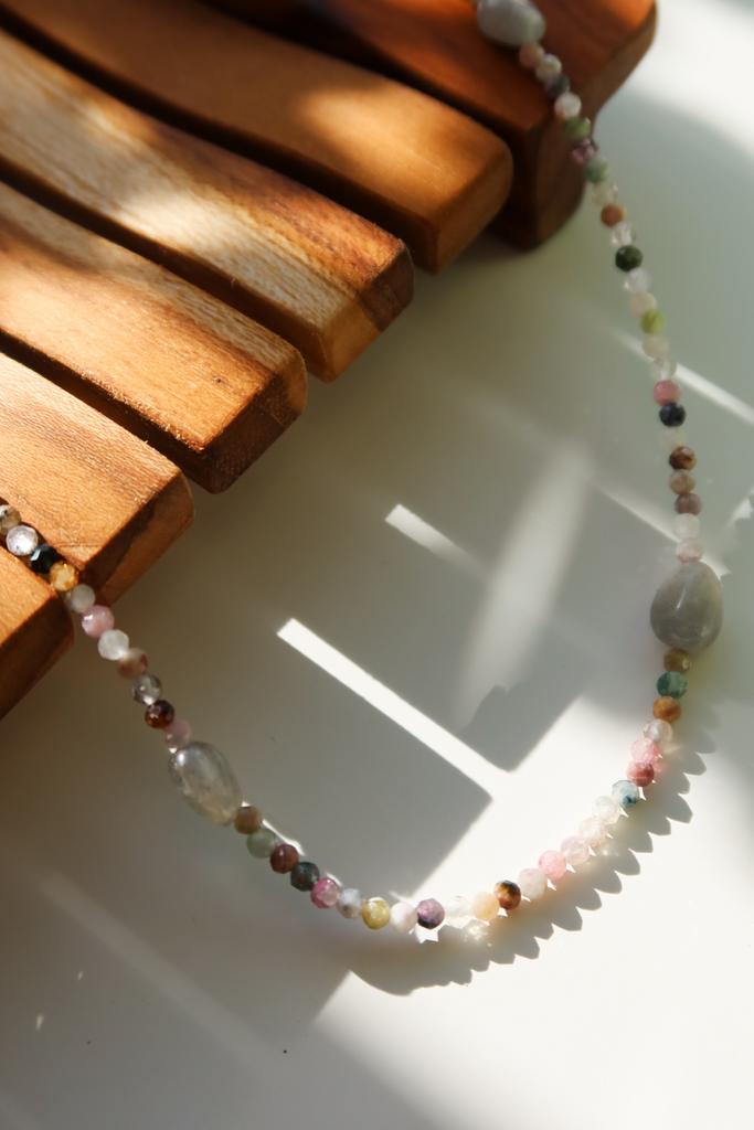 бусики из турмалина