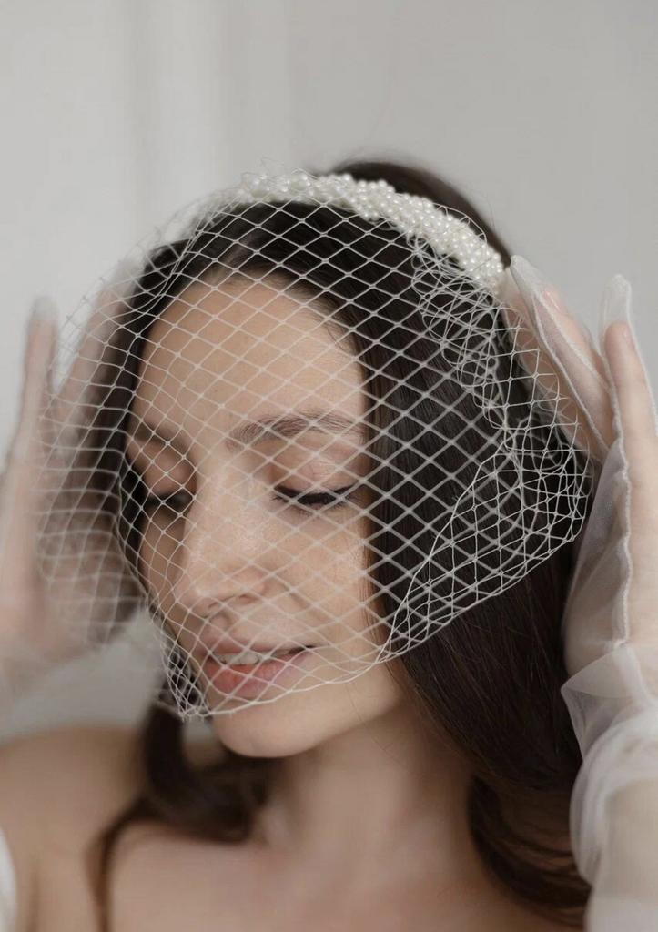 Headband with a veil