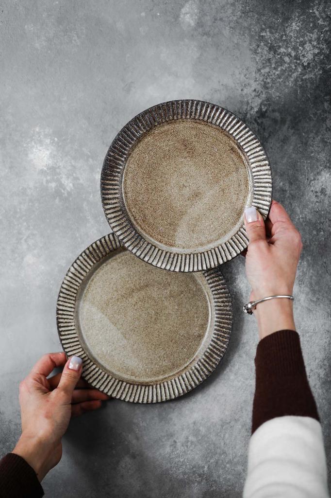 Тарелка с прямой узкой нарезкой