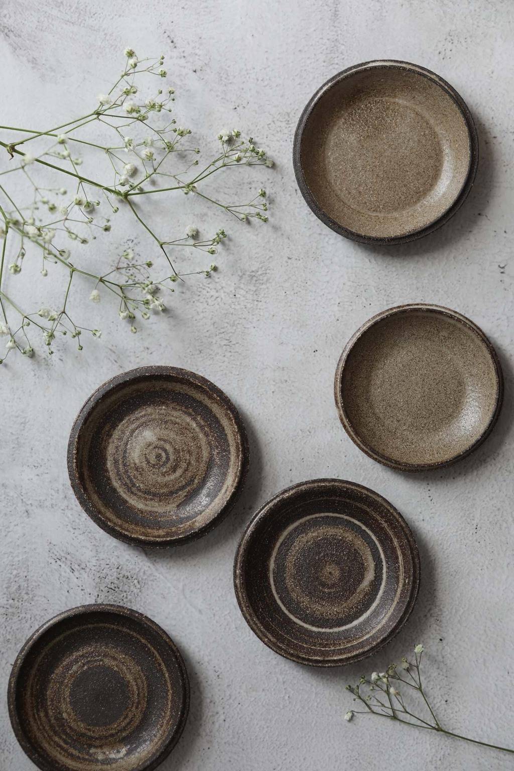 Тарелка с приподнятым бортом 10-12 см