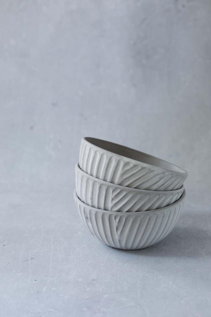 Миска для каши резная