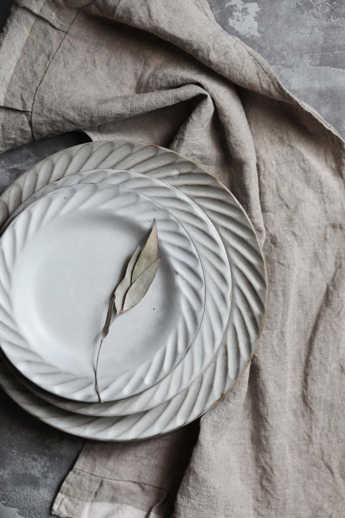 Тарелка с косой средней нарезкой борта