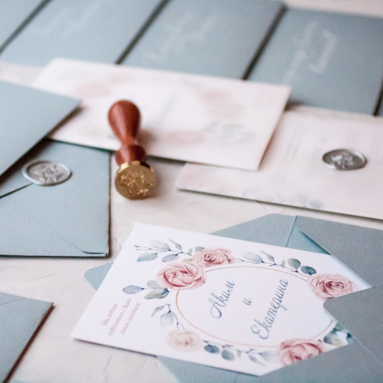 Приглашение в пыльно-роовом и пыльно-голубом цвете