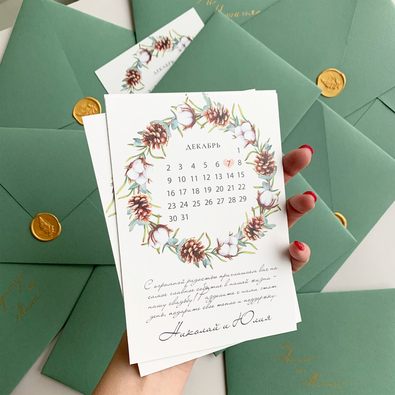 Приглашение с венком из шишек и веточек хлопка