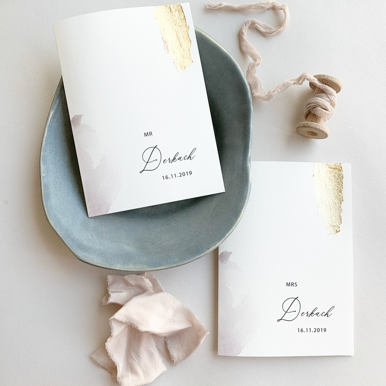 Приглашения на свадьбу с золотой поталью и шелковой лентой