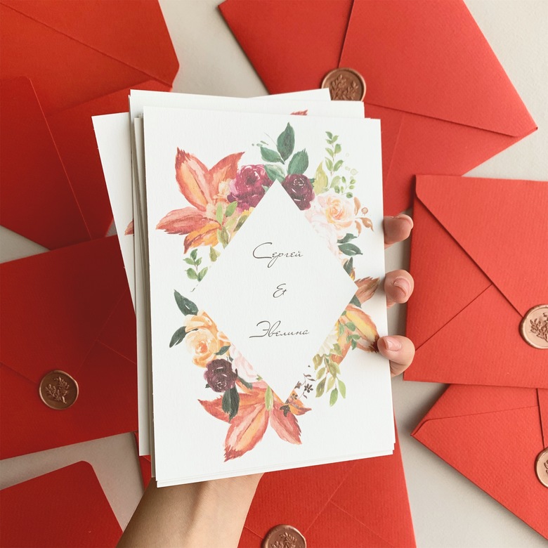 Приглашение с осенним мотивом из листьев и цветов