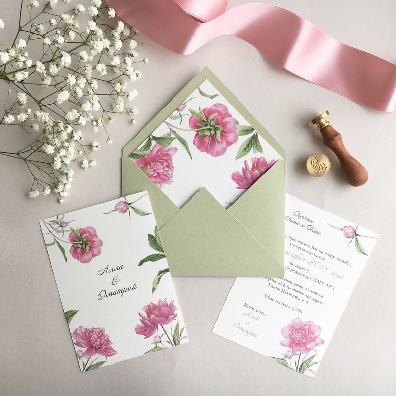 Приглашение с тёмно-розовыми пионами