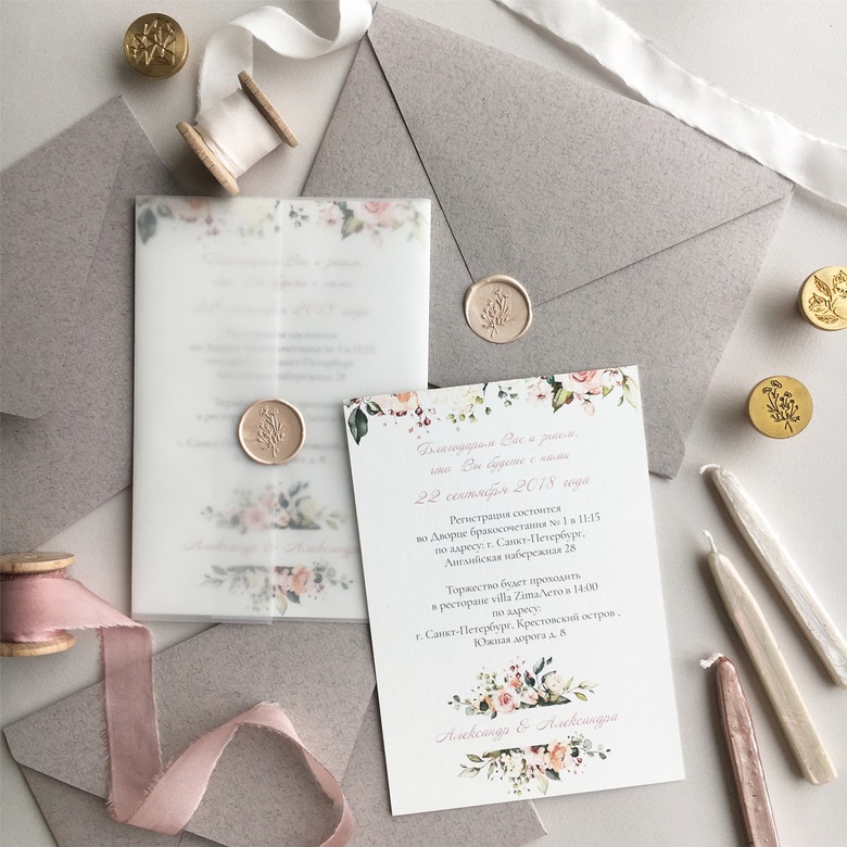 Пригласительные на свадьбу с нежно-розовыми цветами