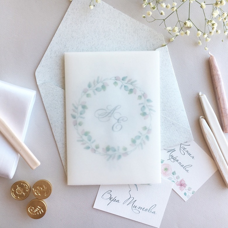 Приглашение на свадьбу в сургучной печать и венком