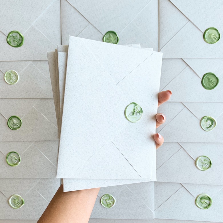 Конверт из буимаги "белый с прожилками"